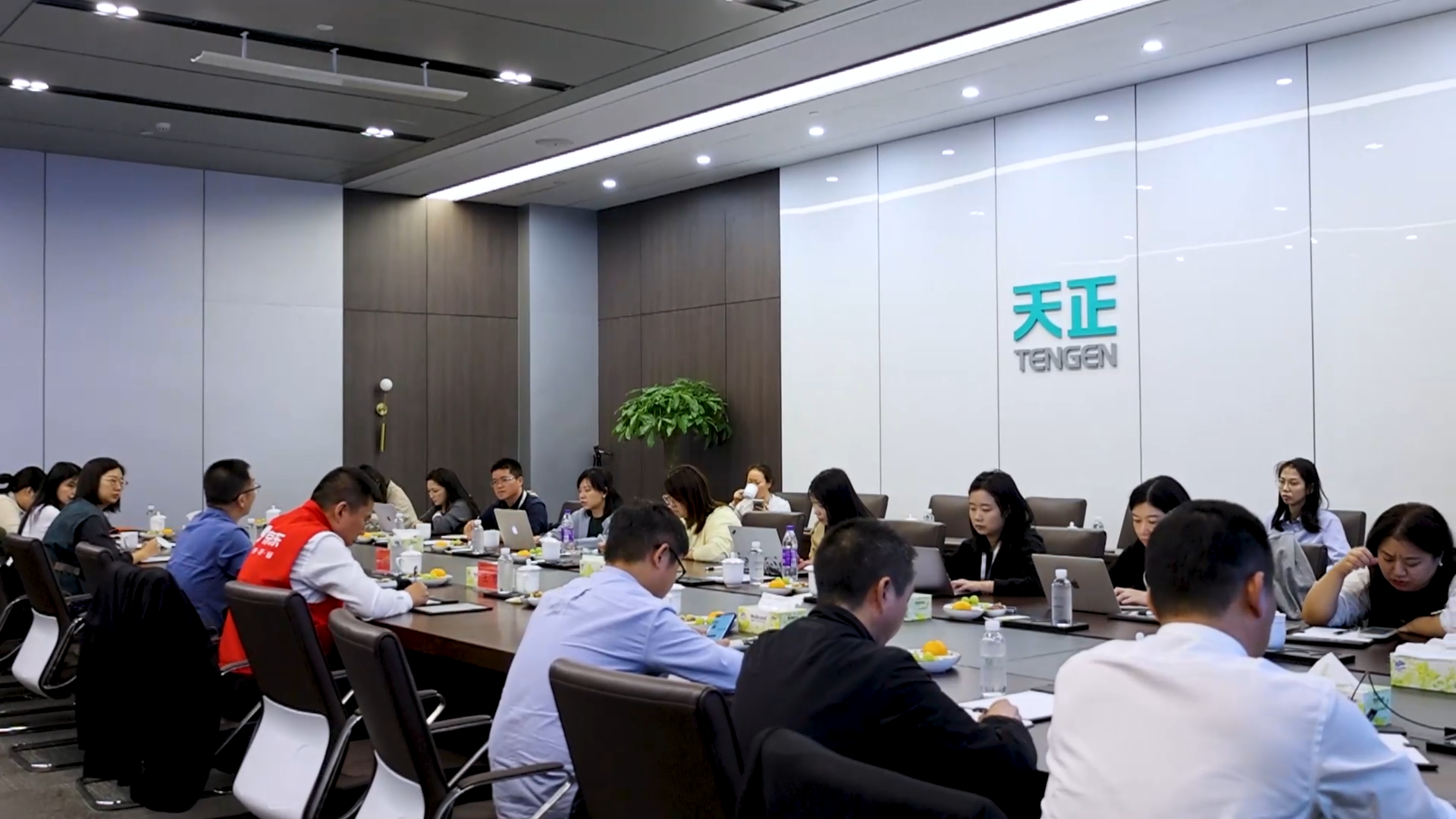 京东工业走进爱游戏app网页版入口，探访产业数智化之路！